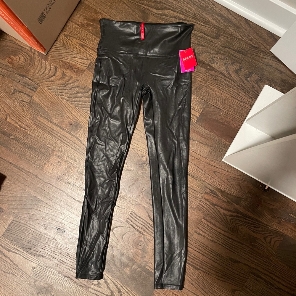 NWT Spanx Faux Leather Leggings, size M